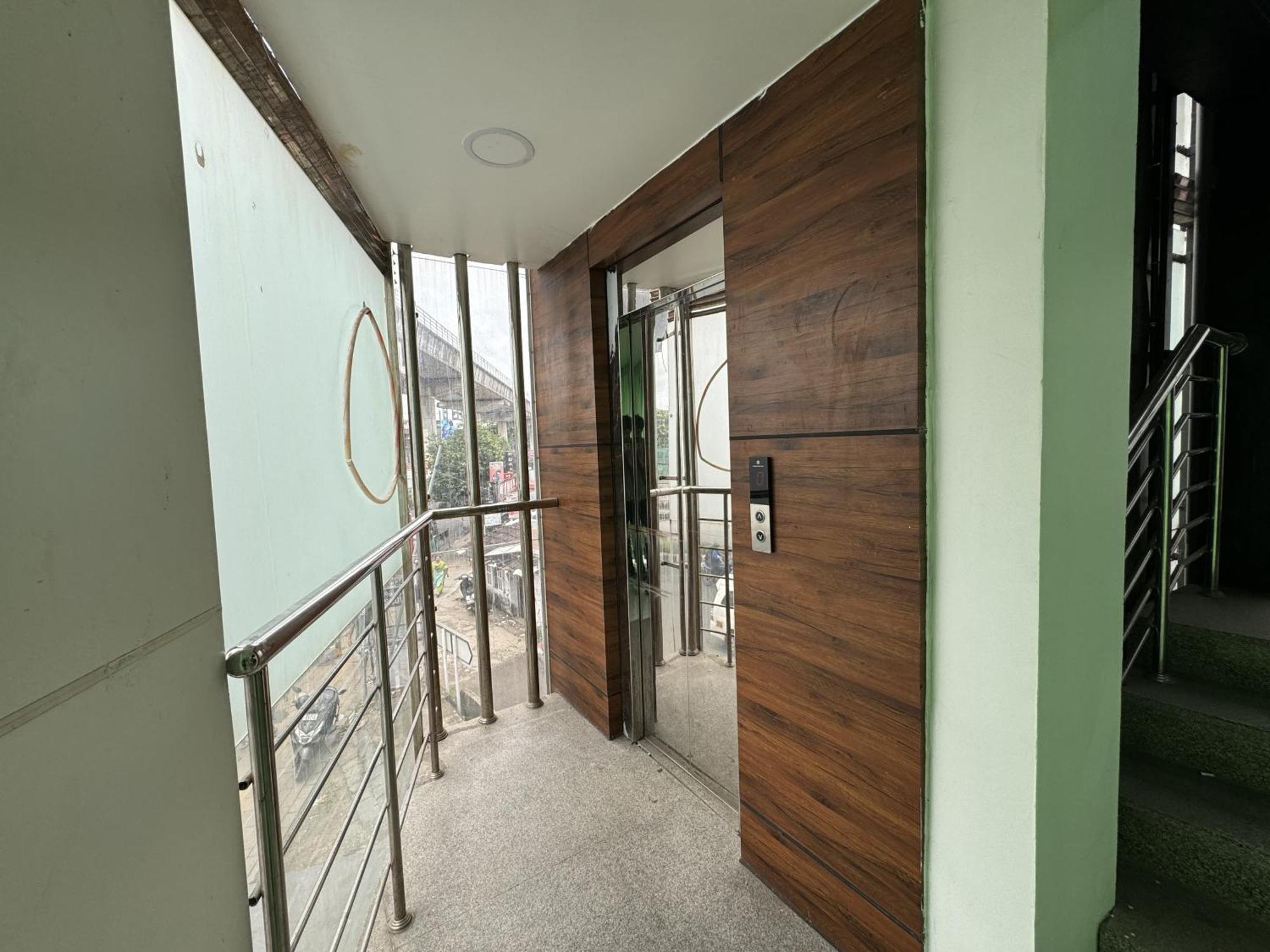 Amsher Suit Lulu Mall Road Hotel Kochi Exterior photo