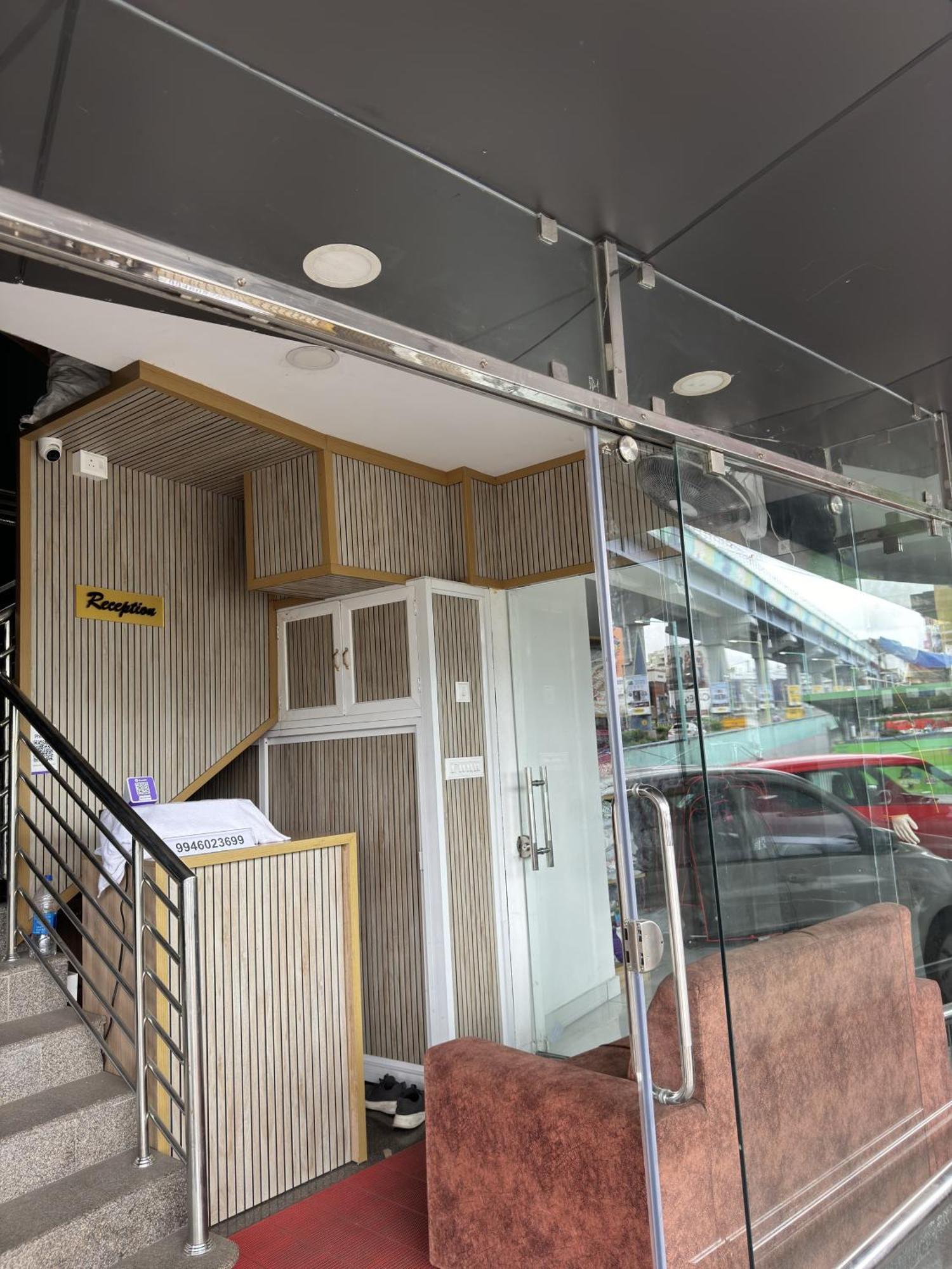 Amsher Suit Lulu Mall Road Hotel Kochi Exterior photo
