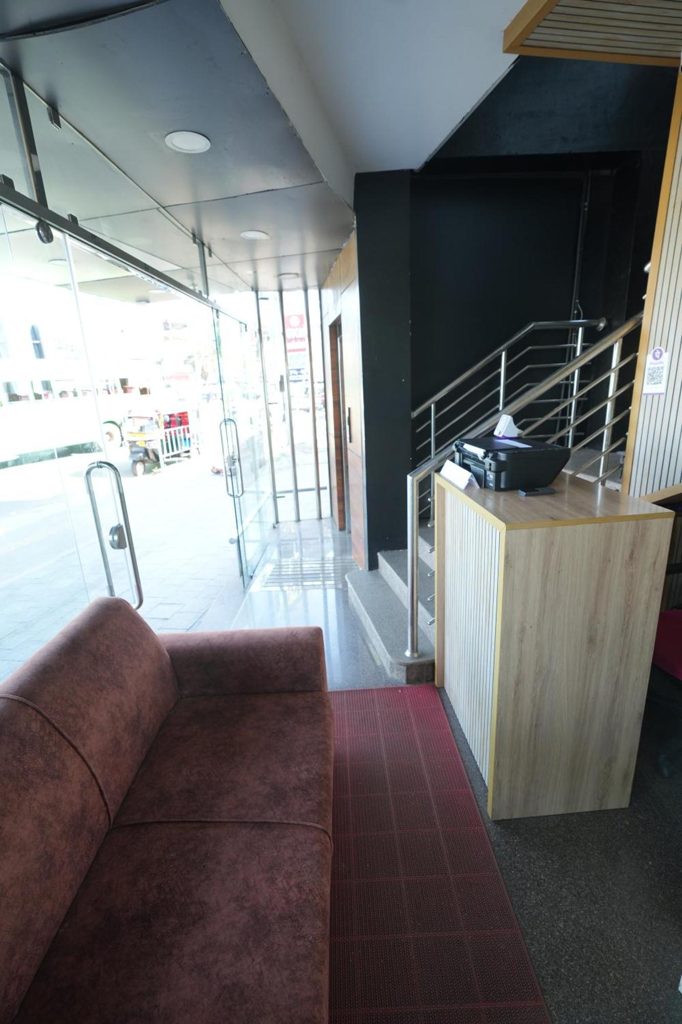 Amsher Suit Lulu Mall Road Hotel Kochi Exterior photo